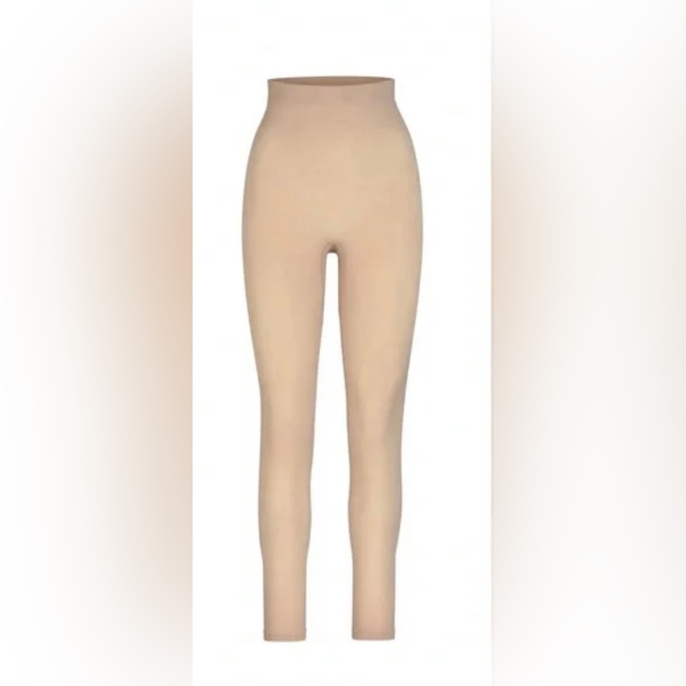 Skims solutions wear size S waist 33.5 in / 26 in hips 31-34
